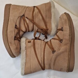 Skechers Womens Suede Winter Boots with Fur Lining. Great Condition. See Photos